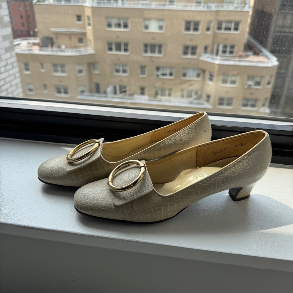 Vintage Cream Heels with Gold Accents